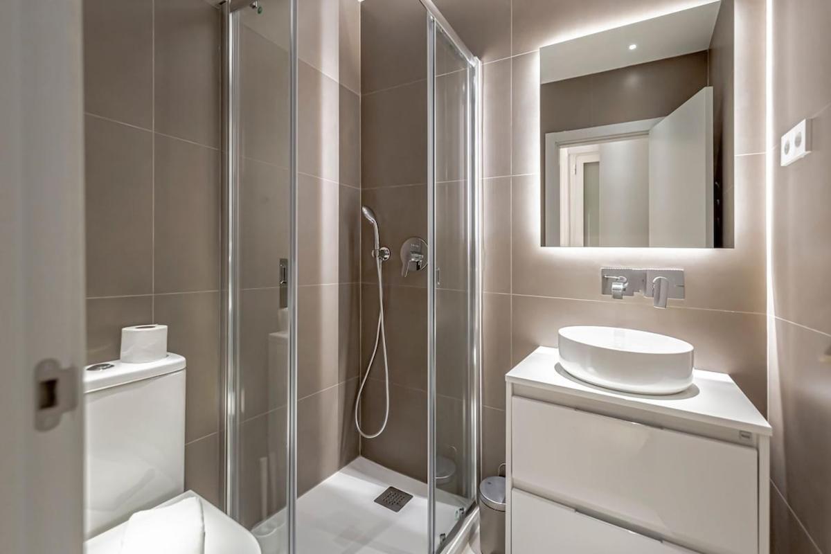 Stylish 5Br Flat With Terrace Apartment Мадрид Екстериор снимка